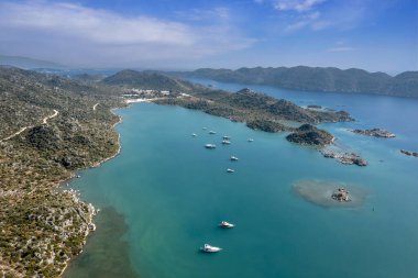 İHA 'dan Kekova köyündeki (ucagiz) tekneler görülüyor. Antalya 'nın Kekova adası.