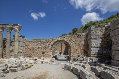 İzmir 'deki Efes antik kenti. Efes, Anadolu 'nun batı kıyısında, şu anda Türkiye' de bulunan antik bir Yunan kentiydi..