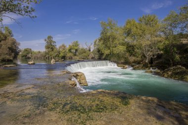 Türkiye 'de Manavgat Şelalesi. Çok popüler bir turizm merkezi..