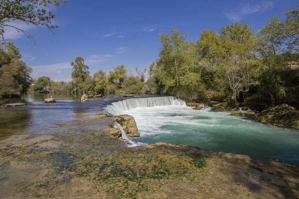 Türkiye 'de Manavgat Şelalesi. Çok popüler bir turizm merkezi..