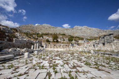 Burdur yakınlarındaki Sagalassos antik kenti. Roma şehrindeki Yukarı Agora kalıntıları..