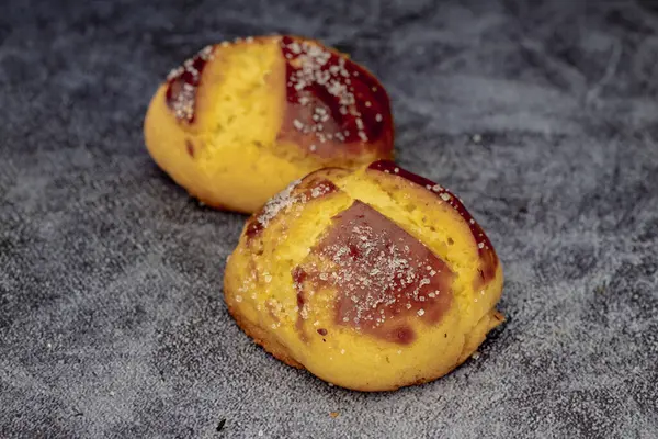 Anne kurabiyesi. Un, yumurta ve şekerden yapılmış ev yapımı kurabiyeler..