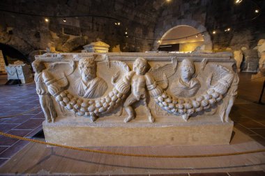 Denizli, Türkiye - 31 Ocak 2024: Pamukkale 'deki Hierapolis Arkeoloji Müzesi.