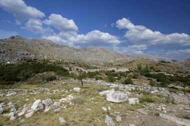 Burdur yakınlarındaki Sagalassos antik kenti. Roma şehrindeki Yukarı Agora kalıntıları..