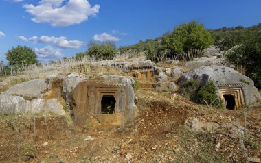 Antik şehir Lmyra 'nın taş mezarları, Antalya.