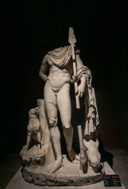 24 Ekim 2023, Antalya: Antalya Arkeoloji Müzesi galerisinde antik Perg şehrinin kazıları sırasında Meleagros heykeli