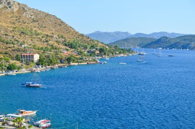 Türkiye - Marmaris Bozburun şehir manzarası ve Mugla limanı. Ege bölgesindeki en güzel turistik yerlerden biri..