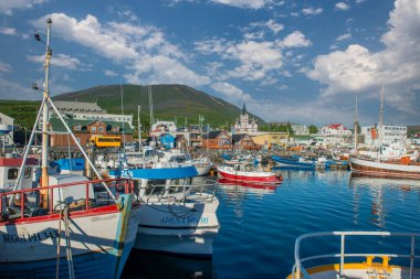 İzlanda - Husavik 11 Temmuz 2017; İzlanda 'nın kuzey kıyısında, Skjlfandi Körfezi kıyısında, Noruring belediyesinin nüfusu 2237 kişidir..