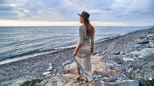 Boho Woman Long Dress Felt Hat Standing Stone Sea — Stock Photo, Image
