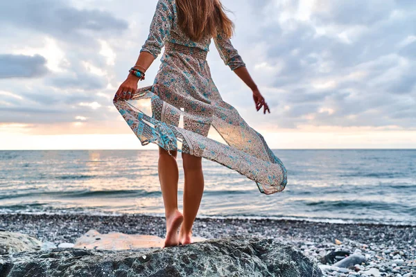 Boho Woman Long Legs Waving Dress Standing Stone Seashore Sunset — Stock Photo, Image