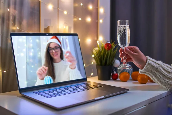 Люди Разговаривают Онлайн Виртуальном Видео Звонке Пьют Шампанское Празднуя Рождественскую Стоковая Картинка
