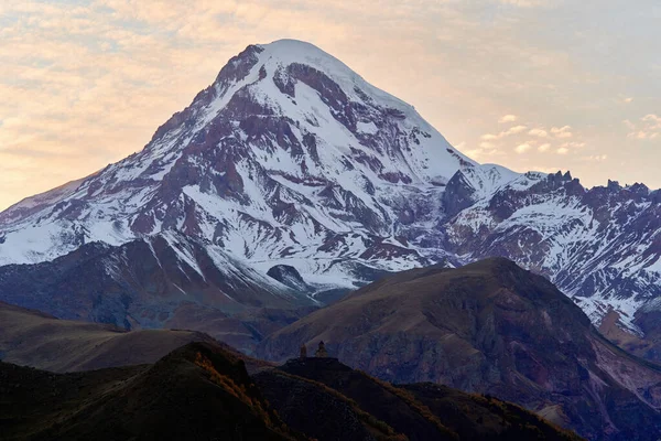 Stock image View of ridge to the beautiful majestic scenic famous Mount Kazbek in Georgia, Stepantsminda, Gergeti