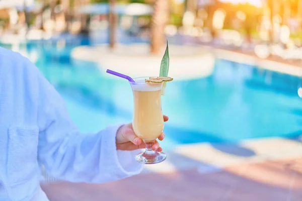 Relaxing Summer Vacations Refreshing Pina Colada Cocktail Pool All Inclusive — Foto de Stock