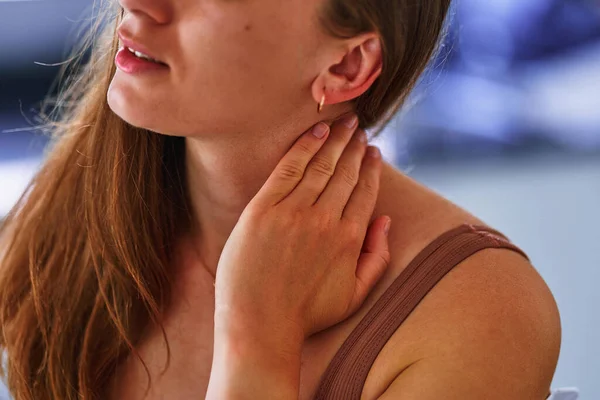 Zblízka Bolestivé Nezdravé Ženy Trpící Štípaným Zánětem Nervové Krční Bolesti — Stock fotografie