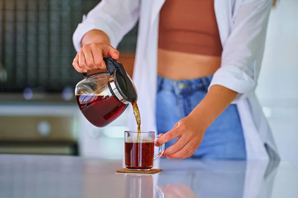 Female Pouring Black Tea Glass Teapot Cup Home Kitchen — Stock Photo, Image