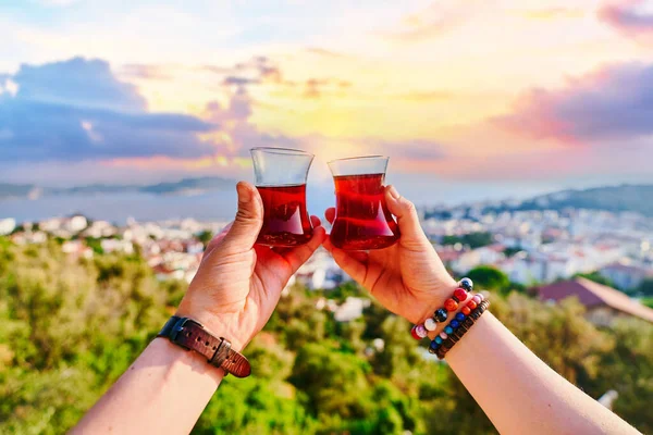 Traditionele Turkse Thee Drinken Met Een Prachtig Uitzicht Zonnige Dag — Stockfoto