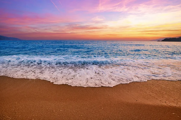 Landschaft Von Wunderschönen Romantischen Idyllischen Blauen Türkisfarbenen Meer Mit Schaum — Stockfoto
