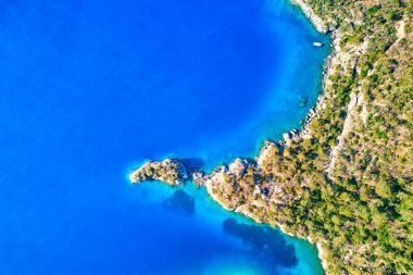Dağlık adalı Akdeniz 'in havadan görünüşü