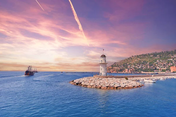 Güneşin Batışına Karşı Güzel Huzurlu Deniz Feneri Manzarası — Stok fotoğraf