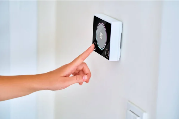 Air Temperature Adjustment Smart Home — Stock Photo, Image
