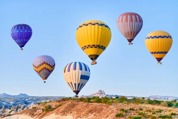 Paisagem Balões Coloridos Quente Voando Anatólia Kapadokya Nascer Sol Parque — Fotografia de Stock