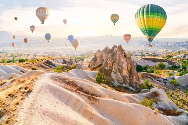 Landscape Scenic Valley Colorful Flying Hot Air Balloons Anatolia Kapadokya — Stock Photo, Image