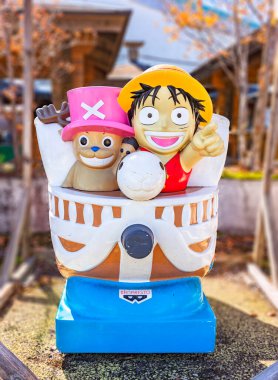 Saitama, chichibu - 2 Kasım 2022: Japon mangası ve Chichibu Muse Parkı 'ndaki anime One Piece' den kalkan Luffy ve Chopper adlı korsanların oynadığı klasik karakterler.