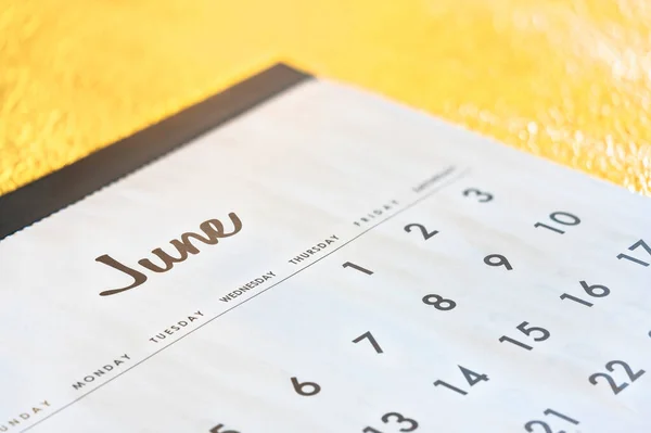 Закрыть Простой Календарь Показывающий Июнь Днями Недели Английском Языке Большими — стоковое фото