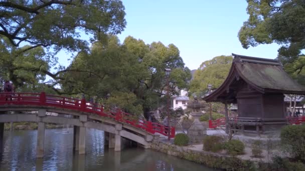 Kyushu 2022 일본의 타이코 다리를 아시아 관광객의 비디오는 장면을 이끼에 — 비디오