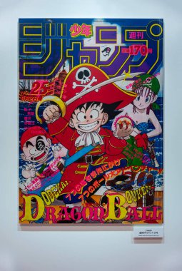 Tokyo, Japonya - 6 Ekim 2024: Goku, Krillin ve Bulma 'nın 2 Haziran 1986' da Monthly Jump No. 25. yıldönümü için sergilendi.