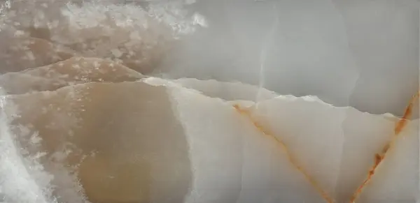 Beyaz taş mermer parlak bir buz.