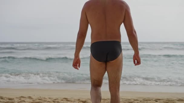 Beautiful Landscape Deserted Beach Far Away Handsome Naked Man Approaches — Vídeos de Stock