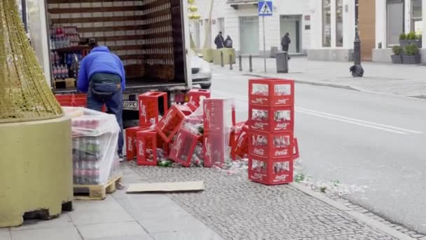 Polonia Varsovia Enero 2023 Accidente Carretera Cajas Rotas Con Botellas — Vídeo de stock
