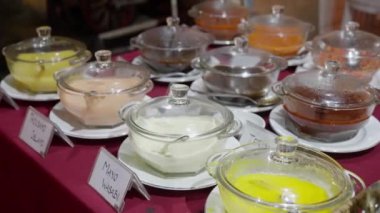 Büfe yemekleri, restoranda yemek servisi. Asya Oteli. Yüksek kalite 4k görüntü