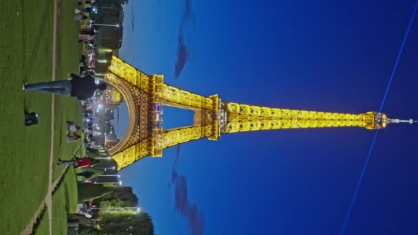 Paris Frankrike Juli 2023 Eiffeltornet Folk Champ Mars Världsberömd Symbol — Stockvideo