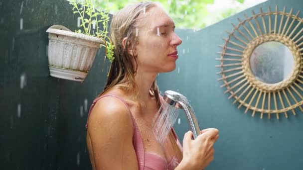 Albino Woman Stands Open Shower Girl Pink Swimsuit Rain Enjoys — Stock Video