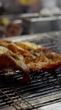 Izgara karides, çeşitli tatlar ve mutfak sanatının enfes bir karışımı, damak tadını son derece heyecanlandırır.