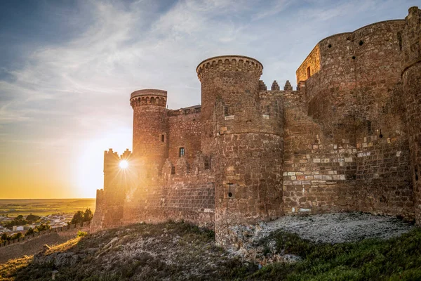 View Impressive Medieval Fortress Castle Belmonte Cuenca Spain Sunset Backlit — Stock Photo, Image