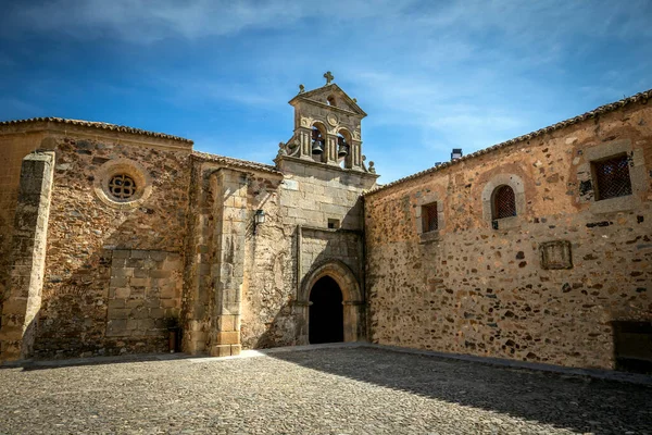 Monumentális Tér San Pablo Kolostorral Harangtoronnyal Két Haranggal Cuenca Városában — Stock Fotó