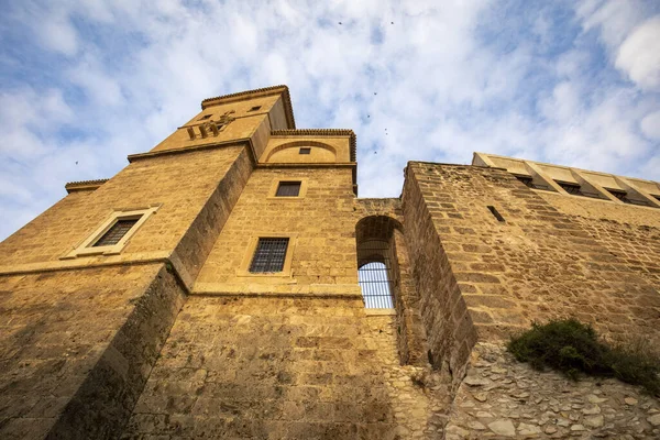 Вид Снизу Впечатляющие Средневековые Стены Замка Каравака Мурсия Испания — стоковое фото