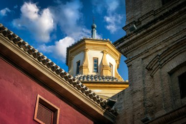 Santo Domingo Kilisesi 'nin renkli detayları Murcia, İspanya' da aynı isimde bir meydanda.
