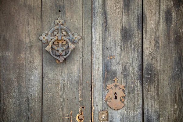 Stock image Detail of old dark wooden door with metal knocker and lock