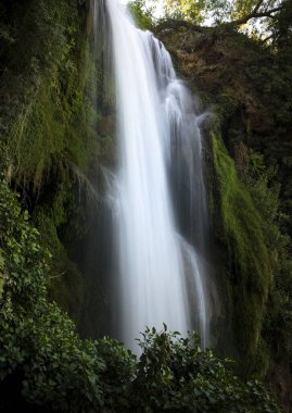 Monasterio de Piedra doğal parkındaki Cola de Caballo şelalesi Zaragoza, Aragon, İspanya