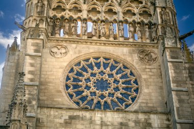 Burgos Katedrali 'nin yan cephelerinden birinin gül penceresi, Castilla y Leon, İspanya
