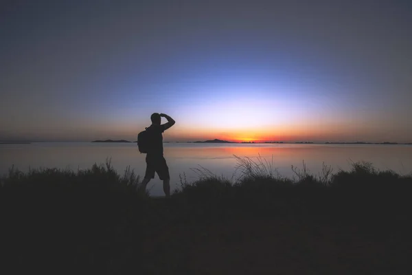 Silhueta Homem Assistindo Nascer Sol Mar Menor Cartagena Região Murcia — Fotografia de Stock
