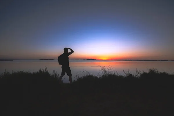 Silhouette Homme Regardant Lever Soleil Dans Mar Menor Cartagena Région — Photo