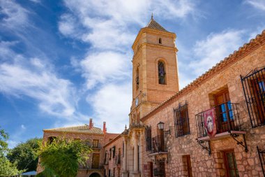 İspanya, Murcia 'nın Totana bölgesindeki Santa Santa Sığınağı' nın ana cephesi.