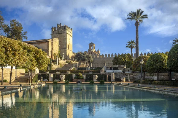 Cordoba, Endülüs ve İspanya 'nın Katolik hükümdarları Alczar' ın bahçelerinin manzarası.