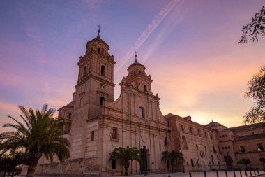İspanya 'nın Murcia kentindeki Jernimos Manastırı' nın barok görüntüsü.