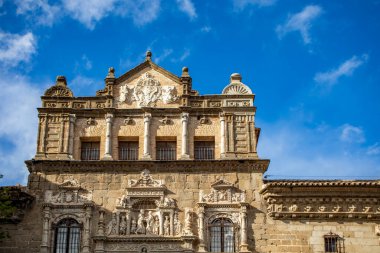 Santa Cruz Müzesi cephesi, eski ortaçağ hastanesi, Toledo, Castilla la Mancha, İspanya, dünya mirası bölgesi